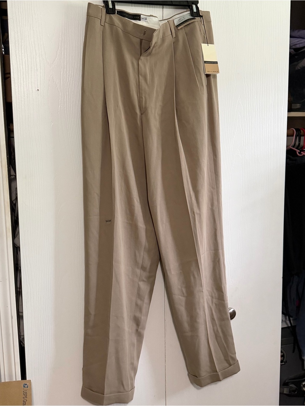 Bloomingdale’s Metropolitan View Men's Dress Pants in Khaki - New With Tags
